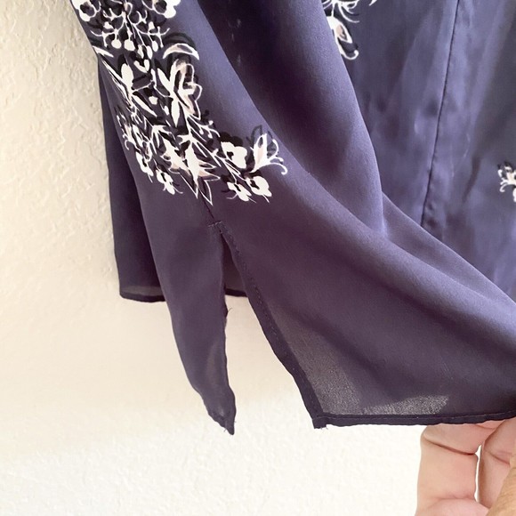 BCBGMaxazria Print Boho Top Black Navy Blue White Floral Paisley Roll Tab Size L - Picture 6 of 11